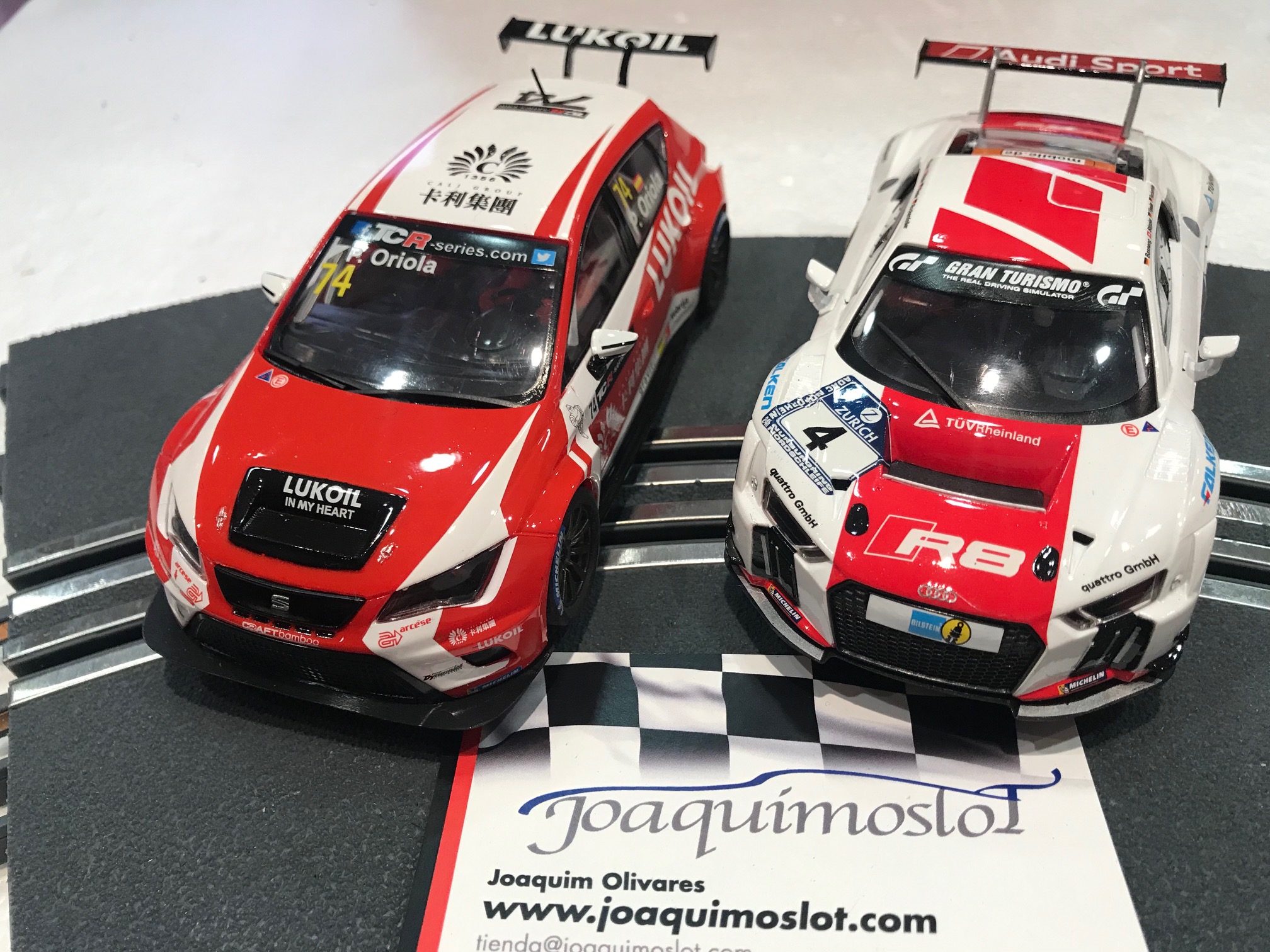 2 SCALEXTRIC COCHES GT   NUEVOS A ESTRENAR