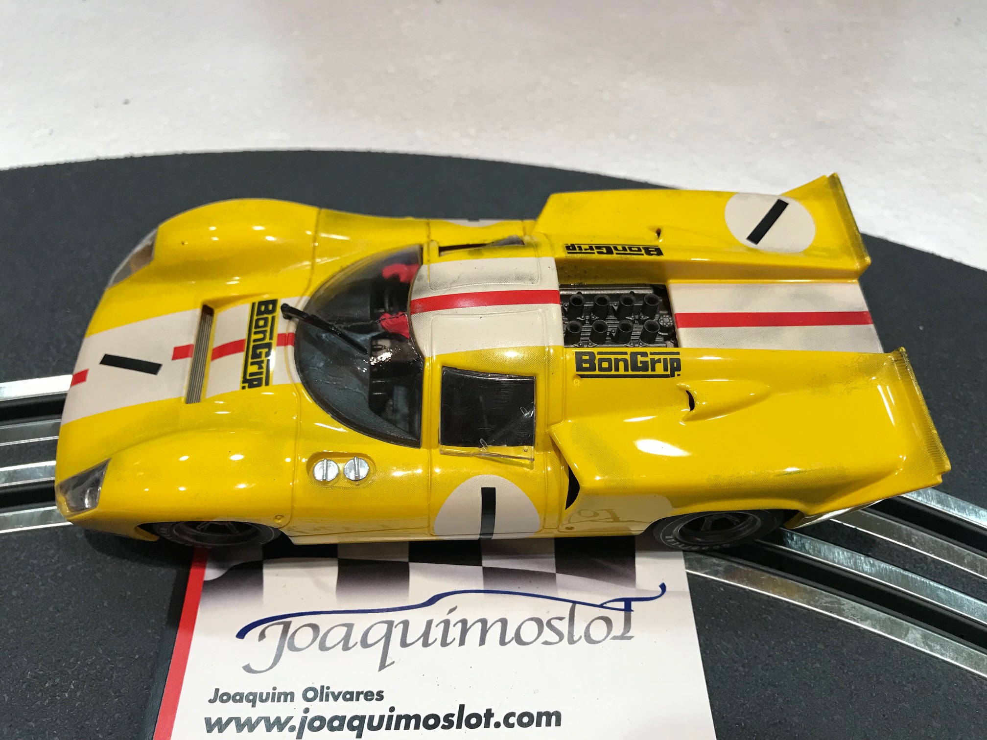 FLY LOLA T70 MK 3B AMARILLO