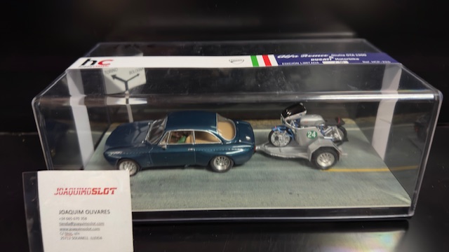 Hobbyclassic HCP-226a Alfa Romeo Giula 1300  & Ducati Motorbike
