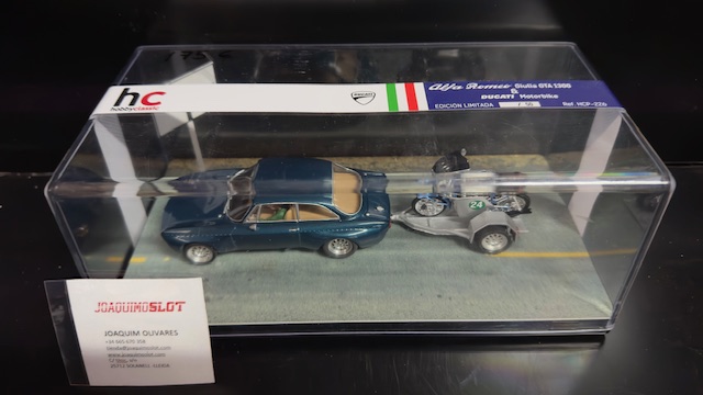Hobbyclassic HCP-226a Alfa Romeo Giula 1300  & Ducati Motorbike