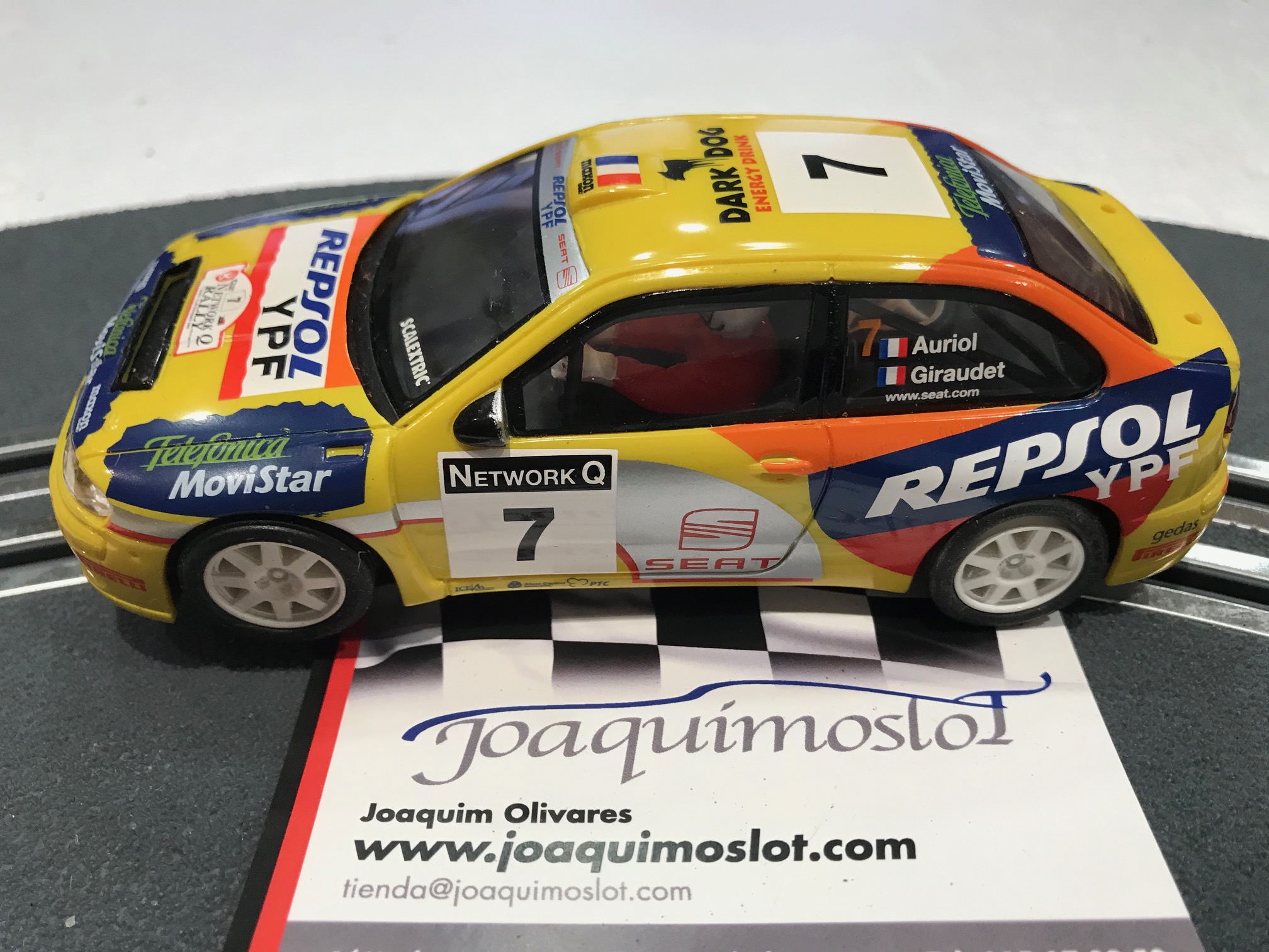 COCHE NUEVO A ESTRENAR, PERO CON ALGUNA FALTA