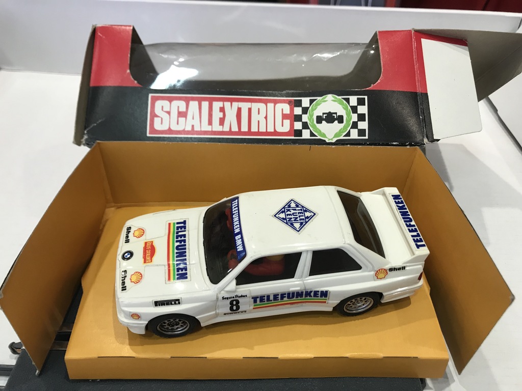 Scalextric 8360 - BMW M-3 Central Hispano Violette N°120 Eclairage