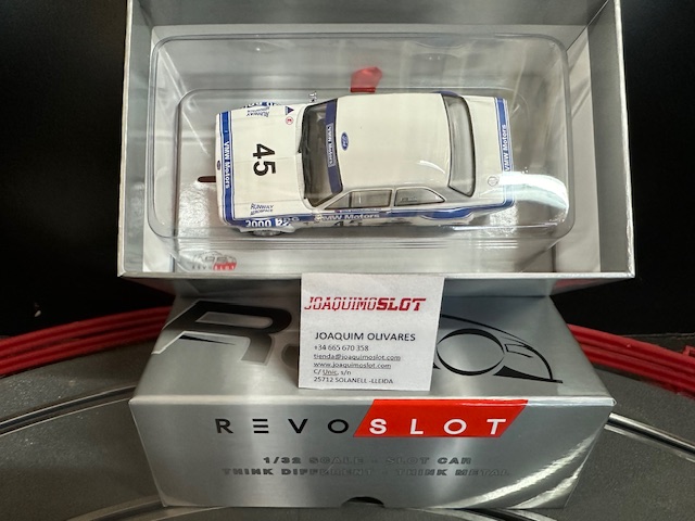 Revoslot RS-0185 Ford Escort Mk1 n45 White-Blue VMW Motors