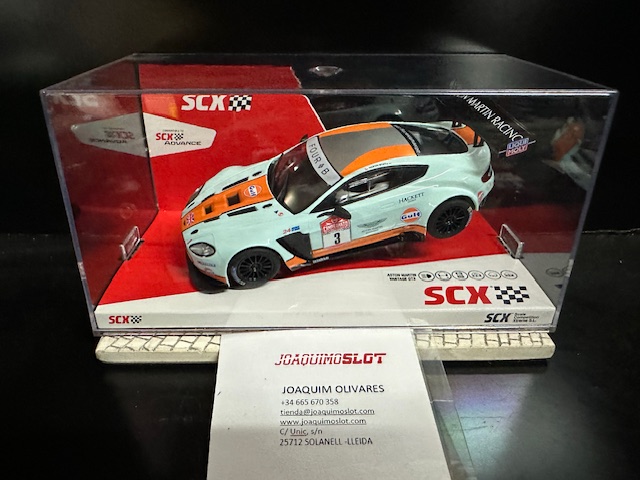 Scalextric U10428X300 Aston Martin Vantage GT3 Gulf