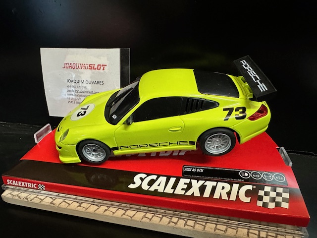 Scalextric U10476S500B Porsche 911 GT3 Amarillo exclusivo