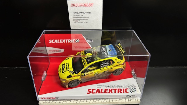 Scalextric U10565S300 Skoda Fabia WRC2 Cohete Mud Effect.