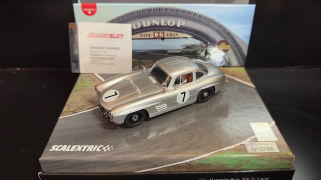 Scalextric U10568S300 Mercedes -Benz 300 SL Coupe 24H Le Mans