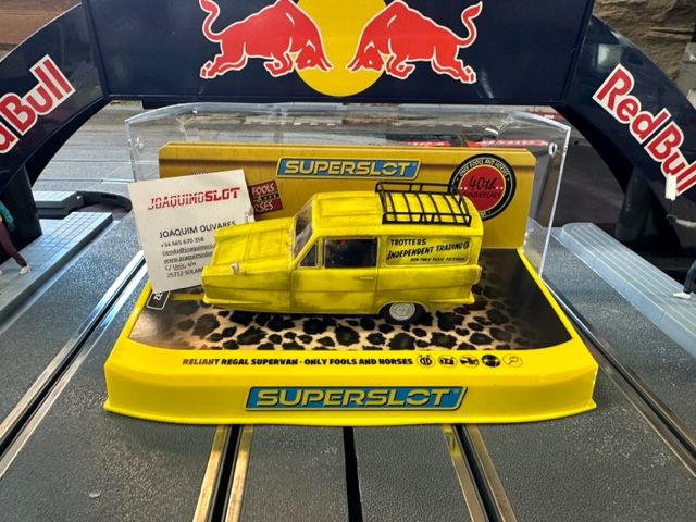 Superslot H4223 Reliant Regal Supervan Only Fools Horses