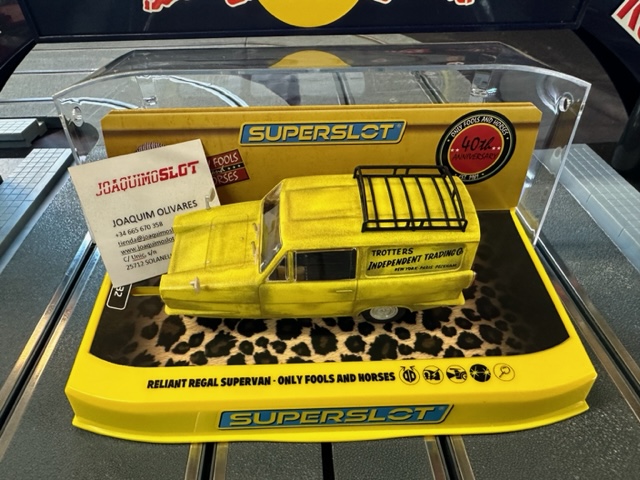 Superslot H4223 Reliant Regal Supervan Only Fools Horses