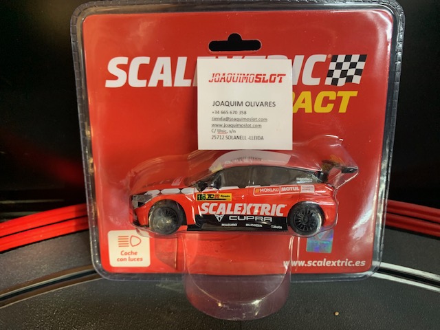 scalextric compact c10414s300 seat leon competición motul
