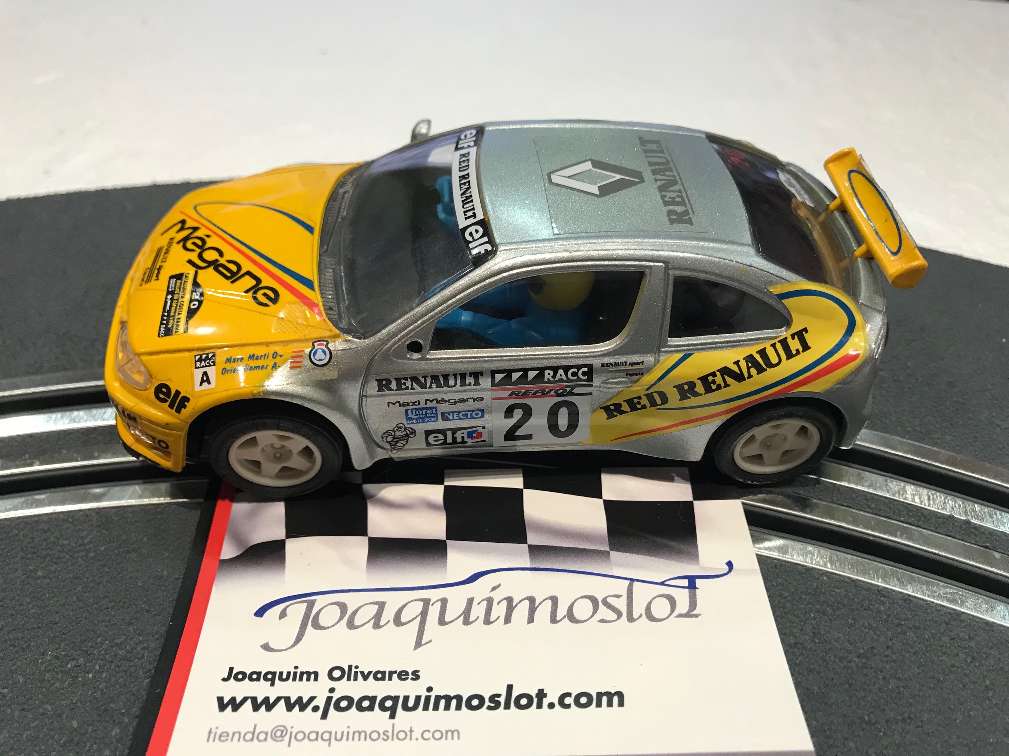 coche nuevo a estrenar, pero con alguna falta