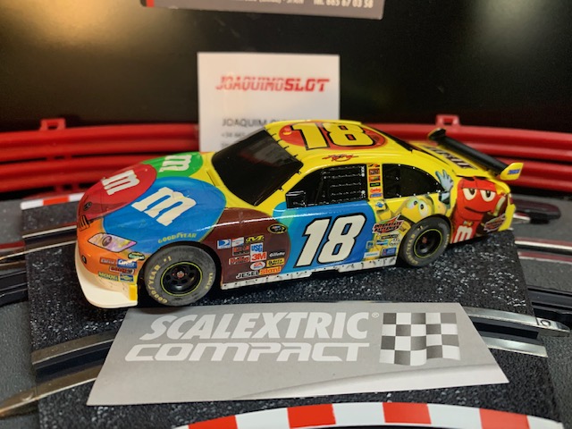 scalextric compact nascar toyota camry m&m #18