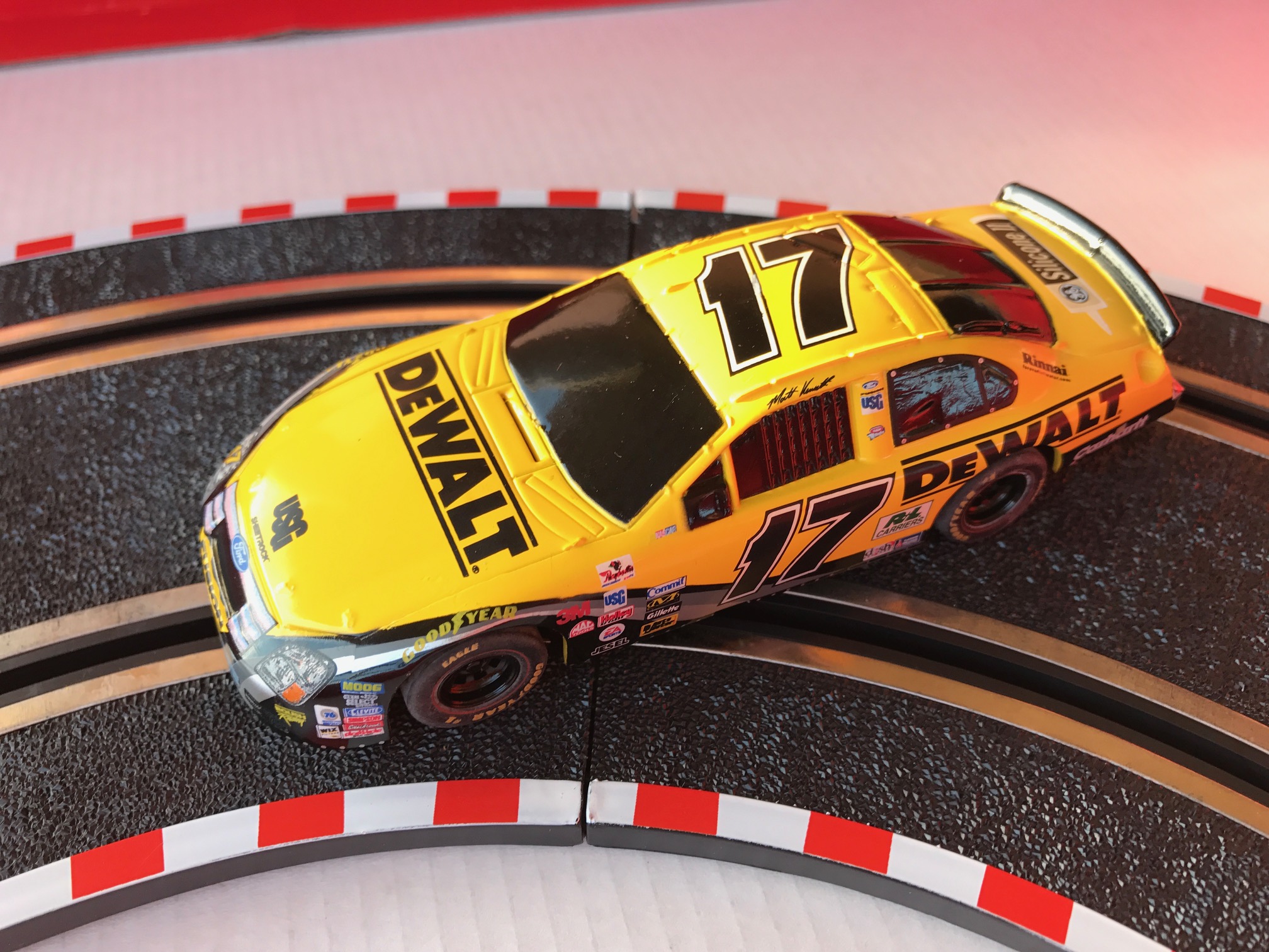 scalextric compact ford fusion nascar " dewalt" compact 1/43