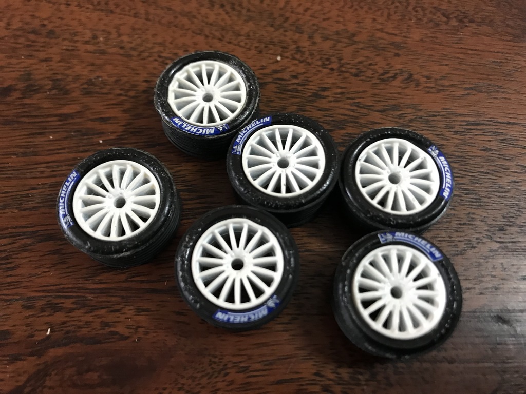 scalextric lote de 2 llantas+neumaticos digitales v1 tipo2