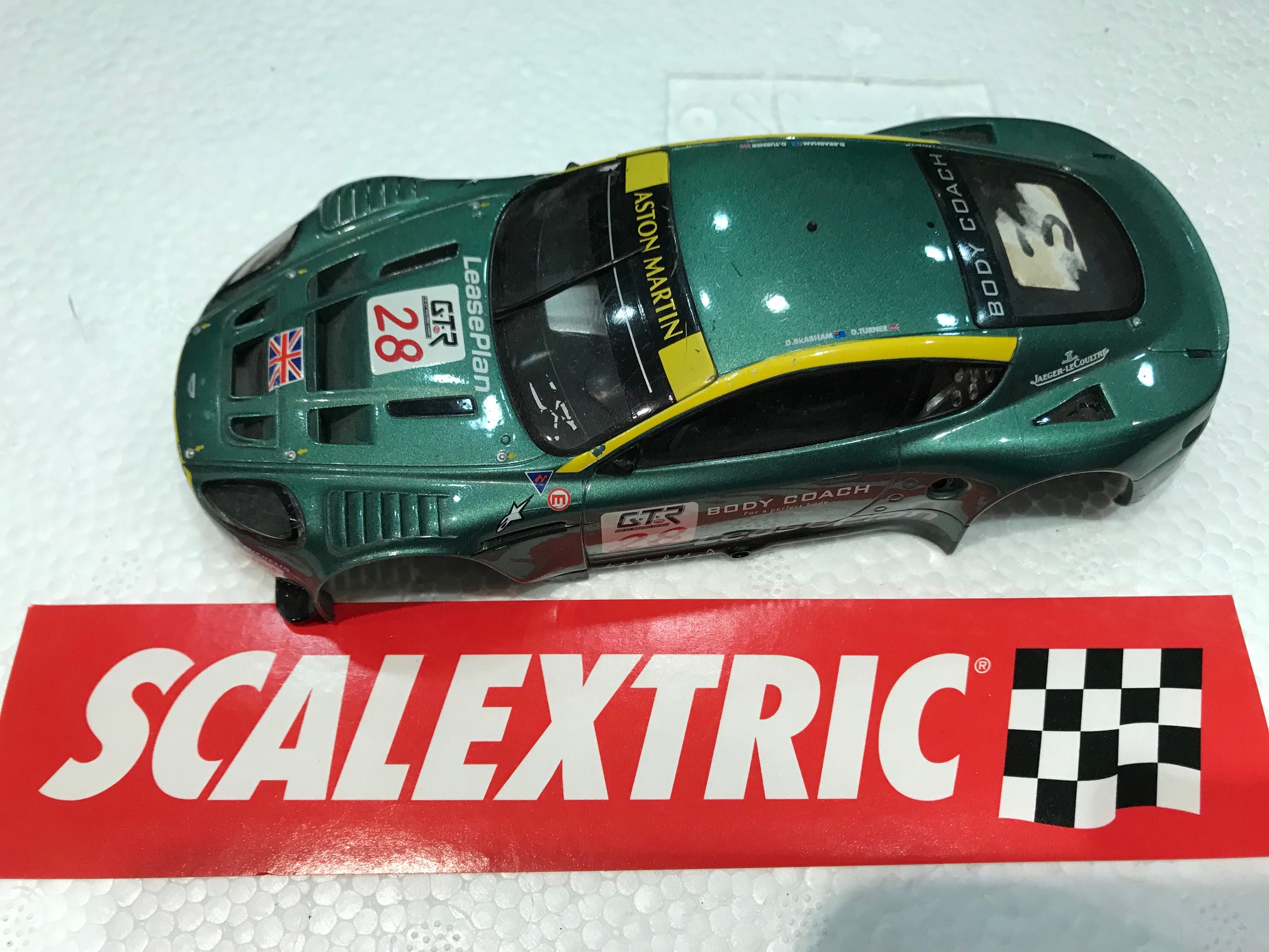 usado carroceria con faltas aston martin verde