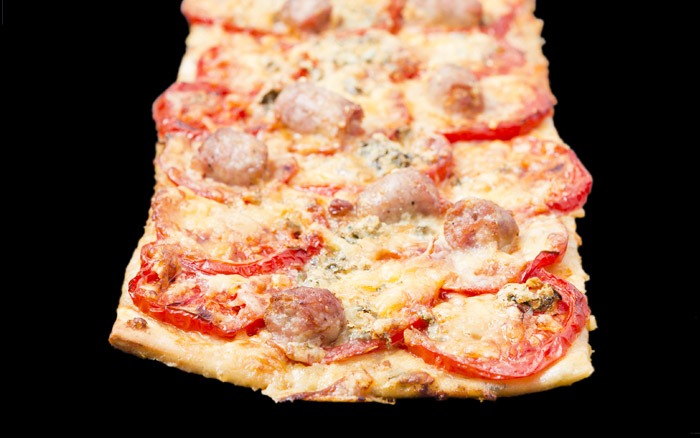 PIZZA DE FORMATGES 