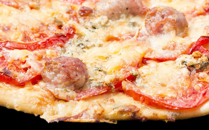PIZZA DE FORMATGES  2