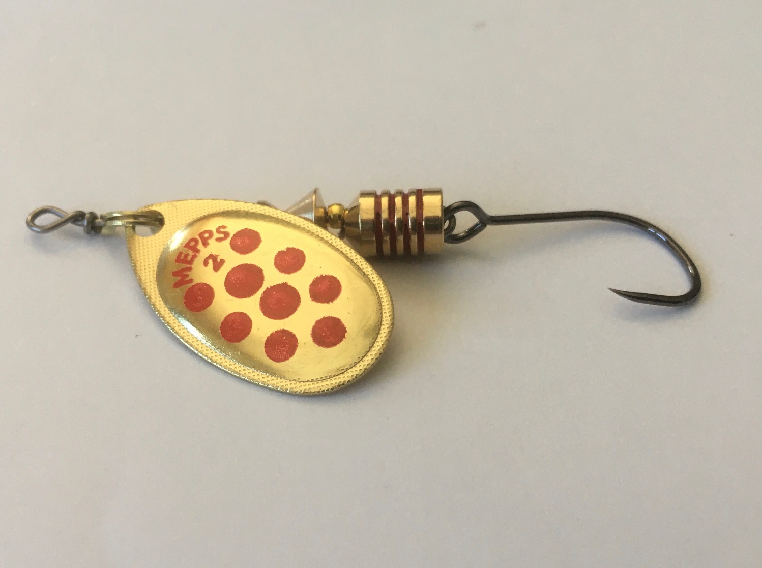 CUCHARILLA MEPPS AGLIA ANZUELO SIMPLE SIN MUERTE 2 OPR -ORO PUNTOS ROJOS