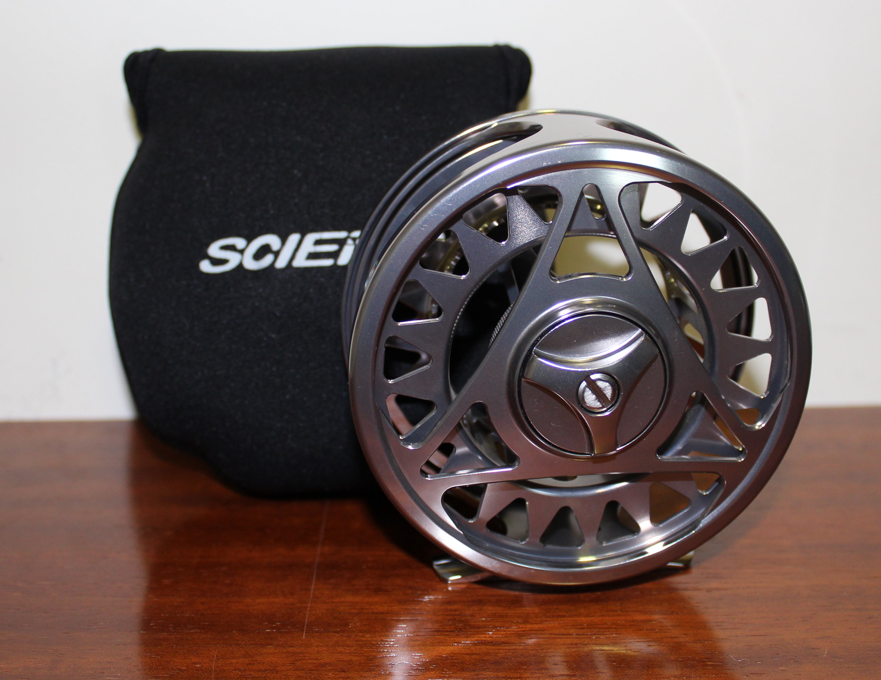 CARRETE SCIERRA TRAXION 8/10 TITANIUM