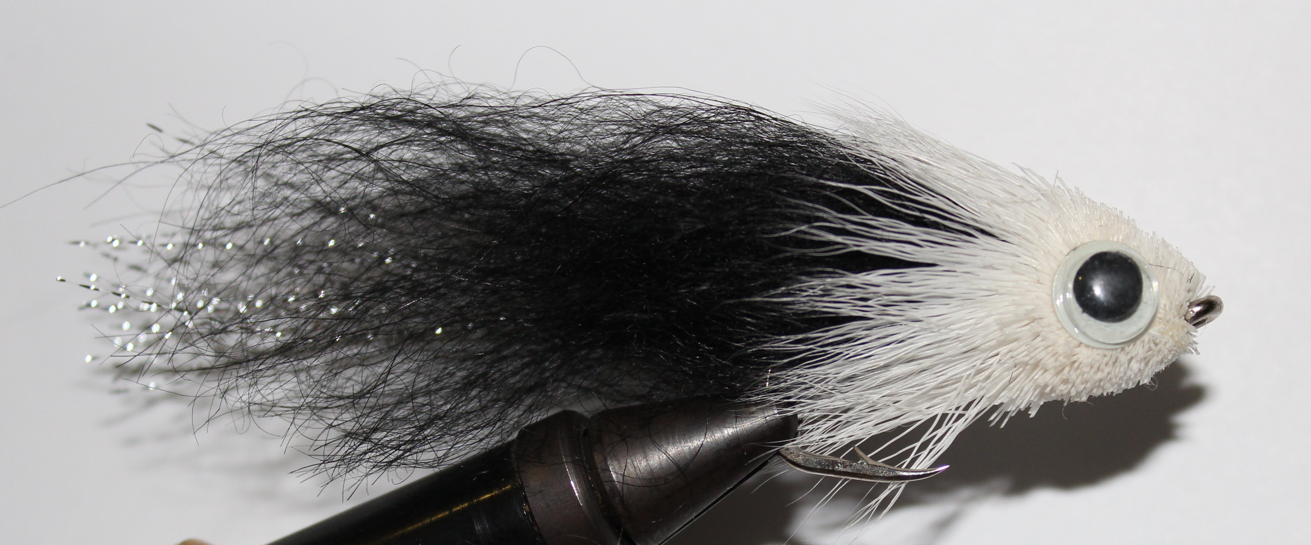 DEER HAIR SHAD ANZ 4/0 WHITE/BLACK