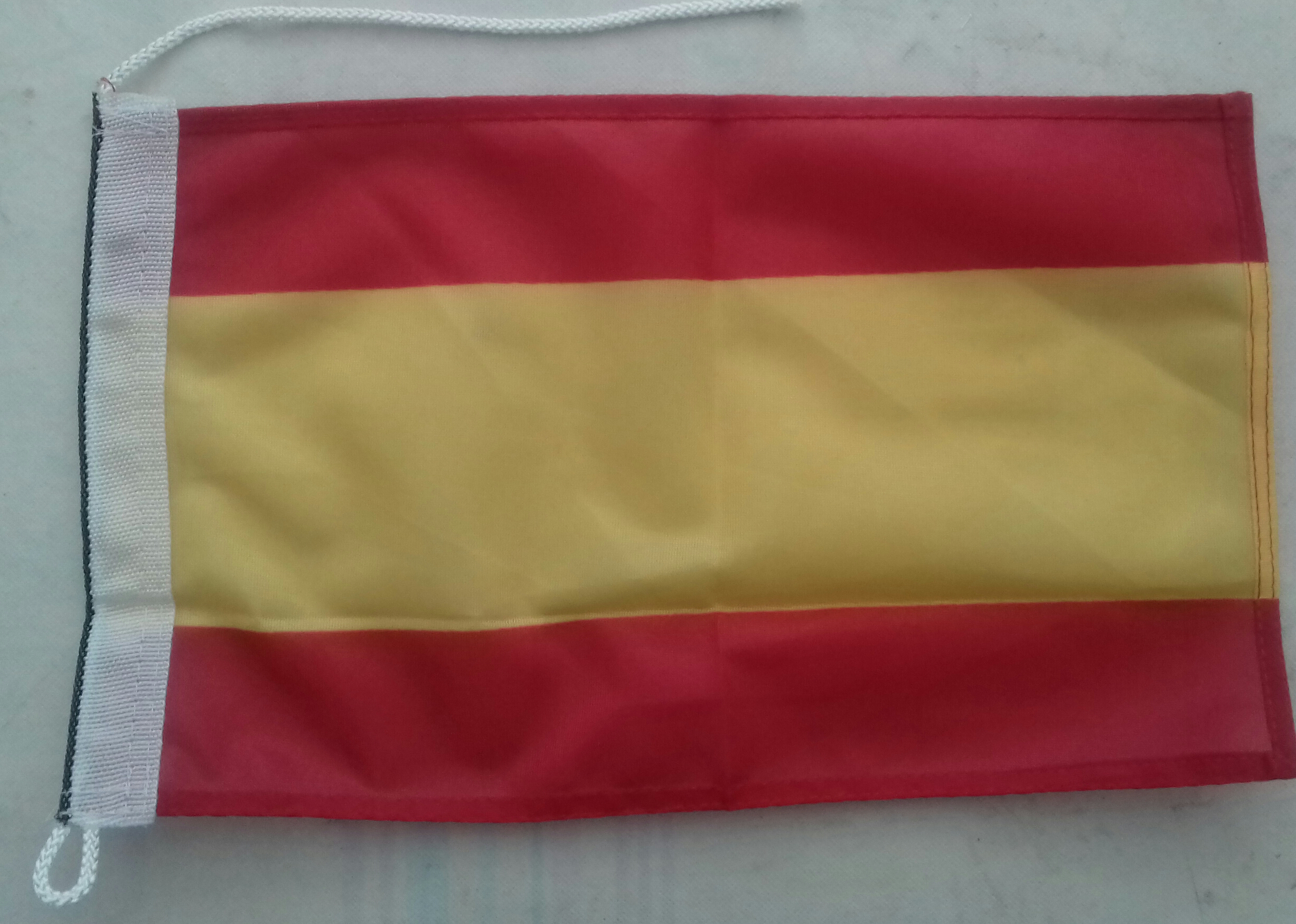 BANDERA ESPAÑOLA 20x30cm SIN CORONA