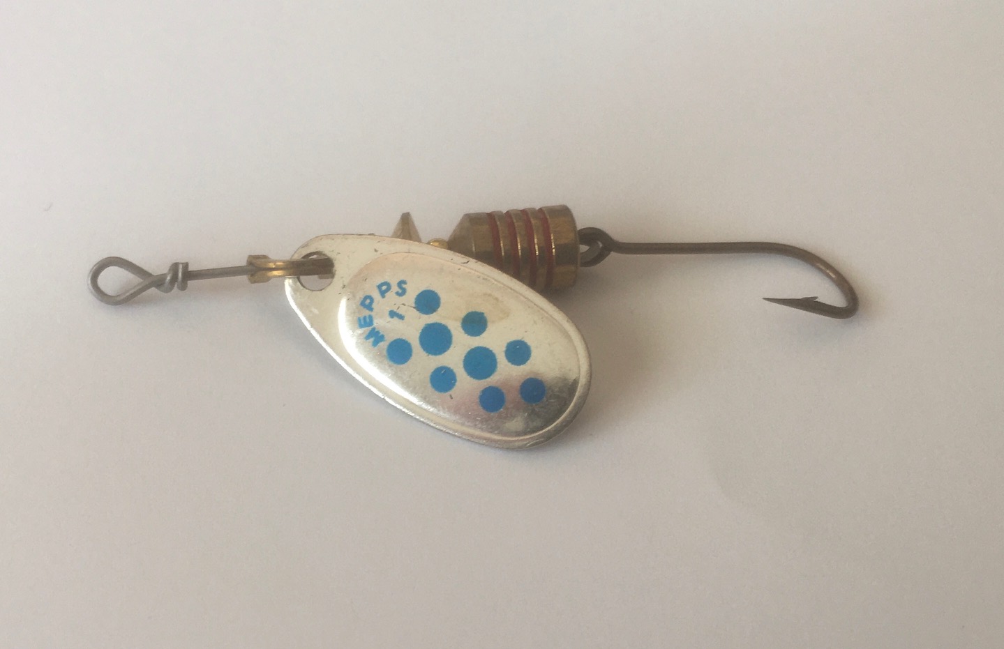 CUCHARILLA MEPPS COMET 1 PLATA PUNTOS  AZULES (1 ANZUELO CON MUERTE)