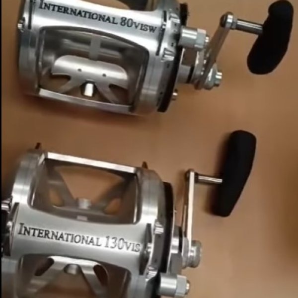 COMPARATIVA DE TAMAÑO CARRETES PENN INTERNATIONAL: 130VIS SILVER 130LB VS 80 VISW SILVER COMPARATIVA DE TAMAÑO CARRETES PENN INTERNATIONAL: 130VIS SILVER 130LB VS 80 VISW SILVER