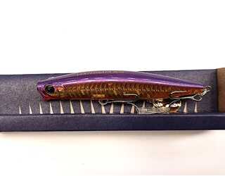 MUSTAD VERTEBRATA SINKING PENCIL 90S 16g Rainbow Gold