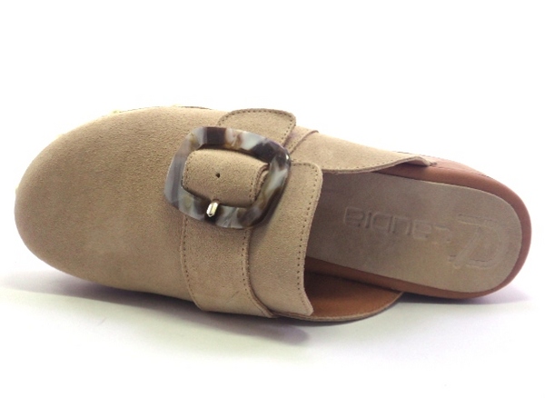 CLAUDIA BURGUNDY CAMEL.