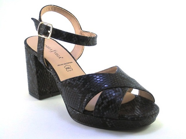 DANIELA VEGA 1604 BLACK