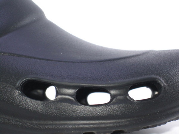 CROCS 1074 BLACK SPECIALIST VENTILATOR.