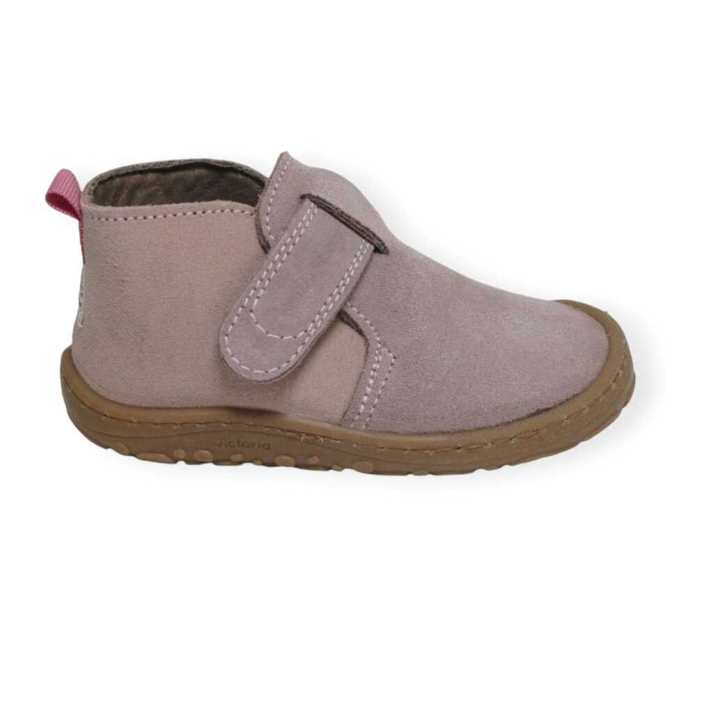 victoria 1370102 nude barefoot