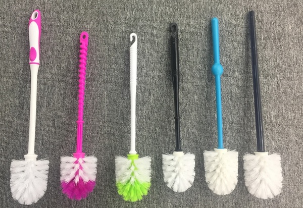 WC BRUSH 1