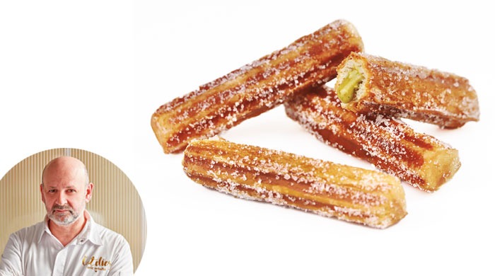 "Churros hojaldrados rellenos de crema de pistacho"