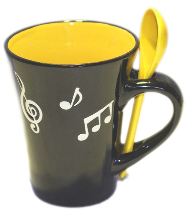 REGALO - TAZA NEGRA DESCATALOGADO CON NOTAS MUSICALES Y CUCHARA (FONDO AMARILLO)