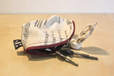 REGALO - BOLSA LLAVERO OPERA