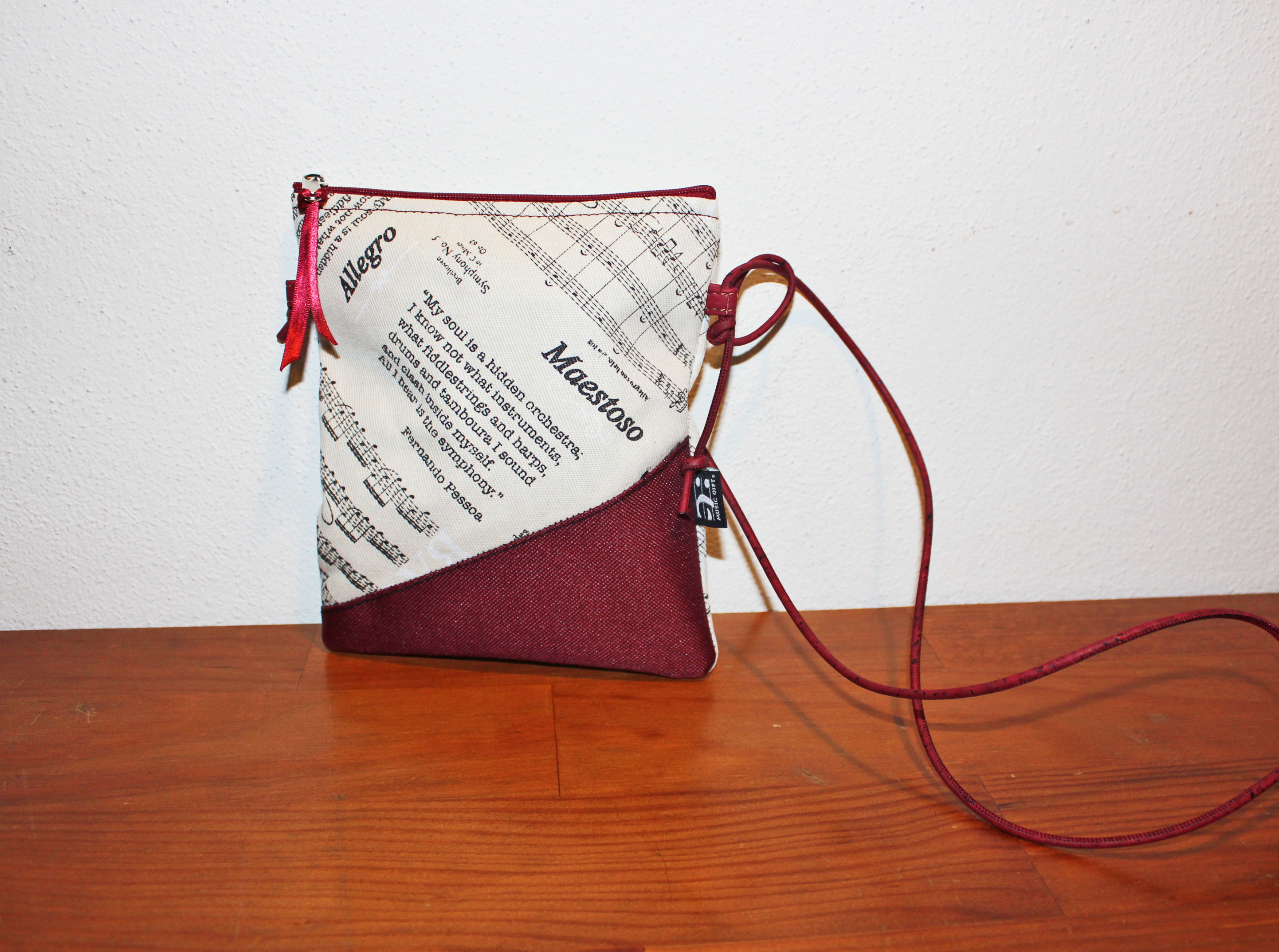 REGALO - BOLSO CON BANDOLERA Y MOTIVOS MUSICALES (16cm x 19cm)