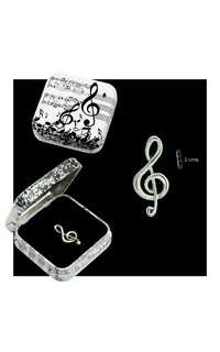 regalo - pin clave de sol plateado