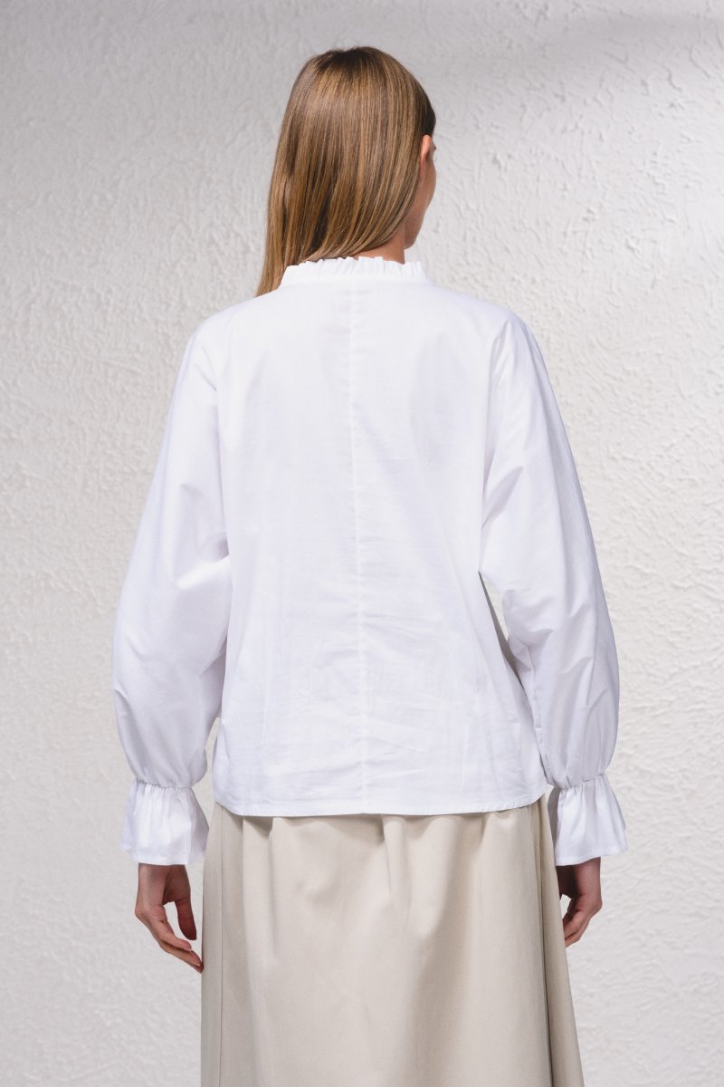BLUSA CON VOLANTES - COLOR BLANCO 5