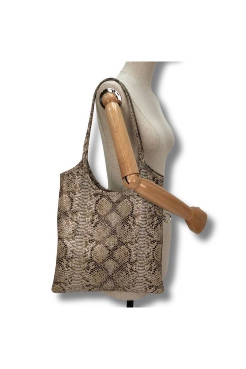 SHOPPING PIEL PLANO SIMIL SNAKE - COLOR MARRÓN