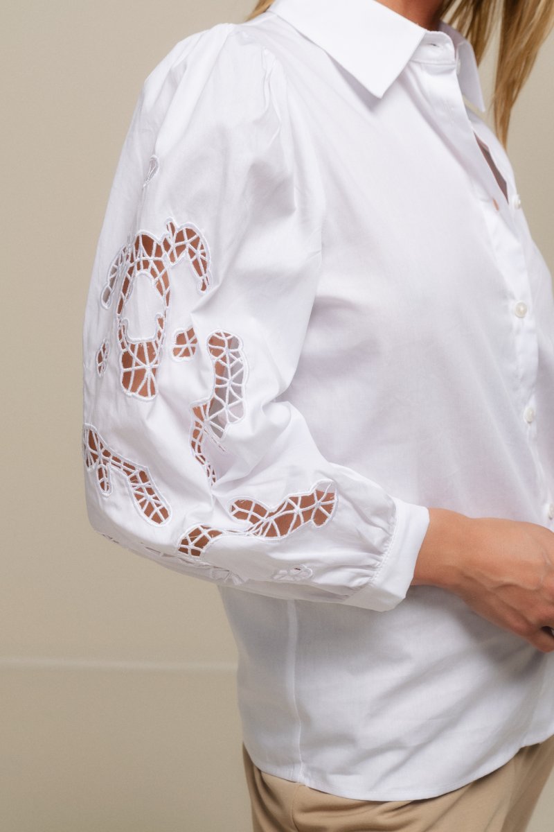 BLUSA CON MANGAS BORDADAS - COLOR BLANCO 5
