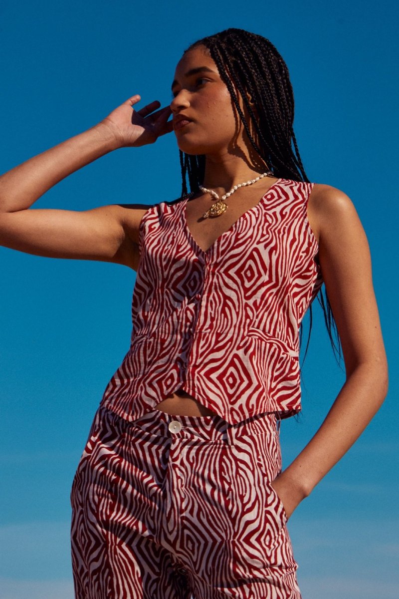 CHALECO ANIMAL PRINT ROJO - COLOR ROJO