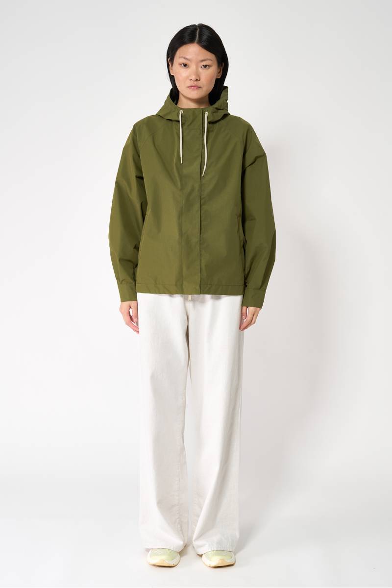CHAQUETA IMPERMEABLE CORTA DHUDA - COLOR KHAKI 5