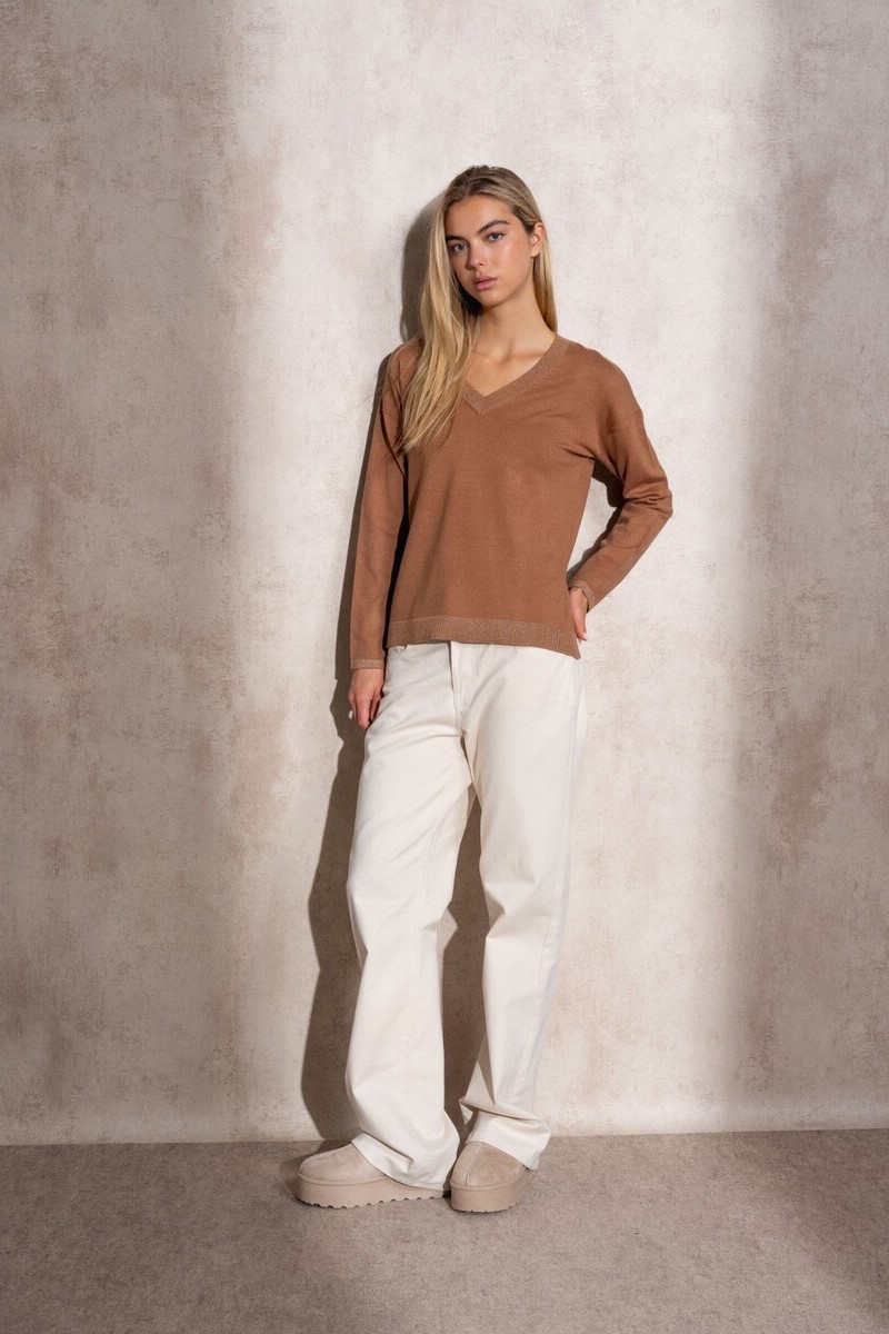 SUÉTER DE PUNTO DE LÚREX CON CUELLO V COLOR MARRÓN CLARO 2