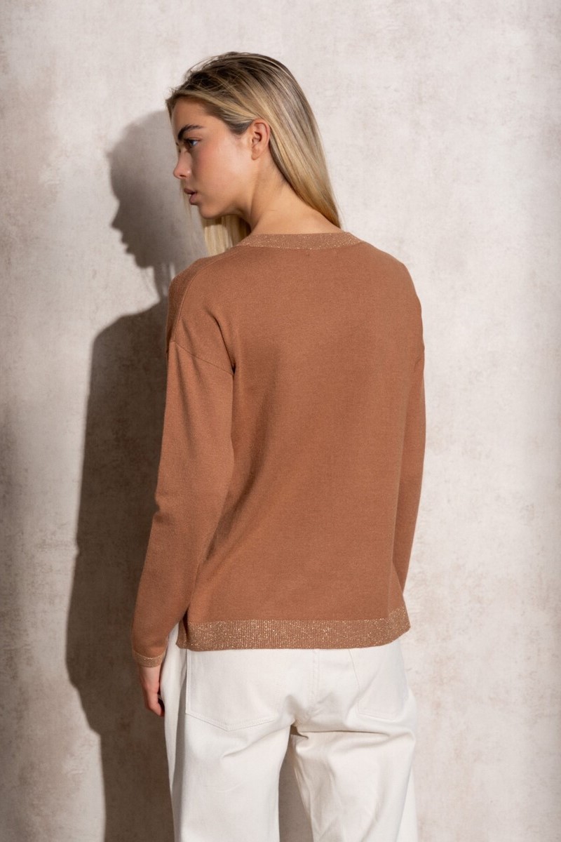 SUÉTER DE PUNTO DE LÚREX CON CUELLO V COLOR MARRÓN CLARO 3