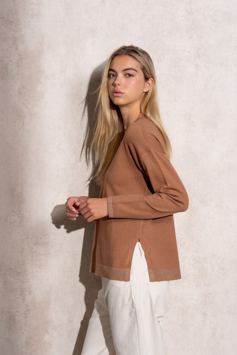 SUÉTER DE PUNTO DE LÚREX CON CUELLO V COLOR MARRÓN CLARO 1