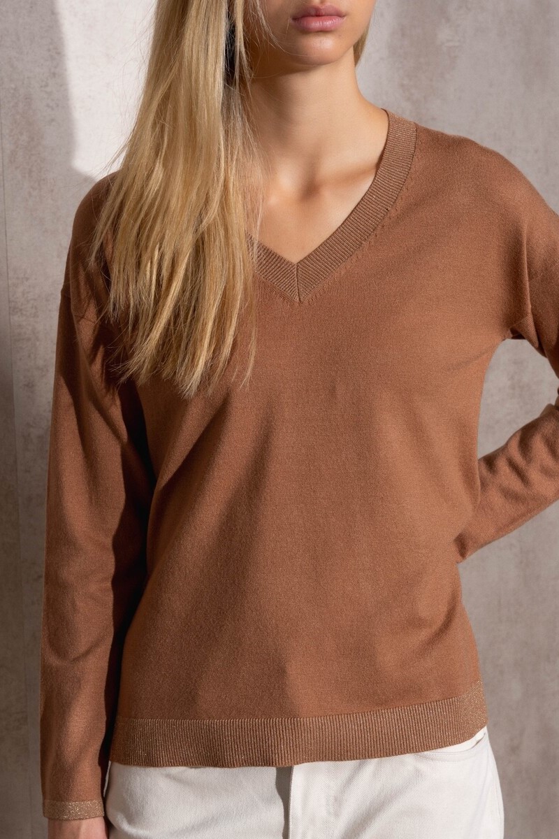 SUÉTER DE PUNTO DE LÚREX CON CUELLO V COLOR MARRÓN CLARO 4