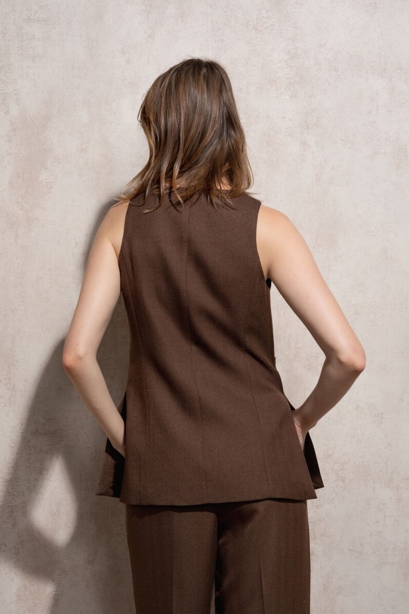 CHALECO DE TRAJE LARGO COLOR MARRÓN 3