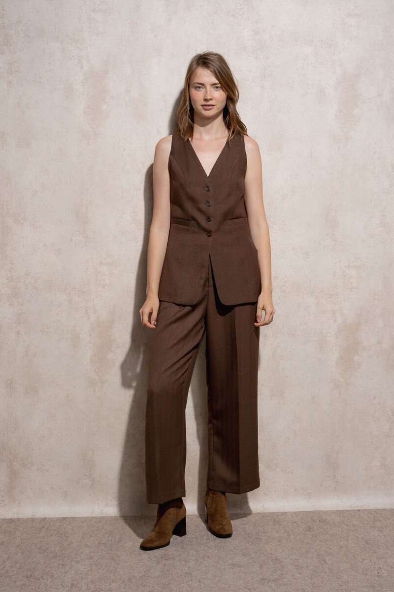 CHALECO DE TRAJE LARGO COLOR MARRÓN 1