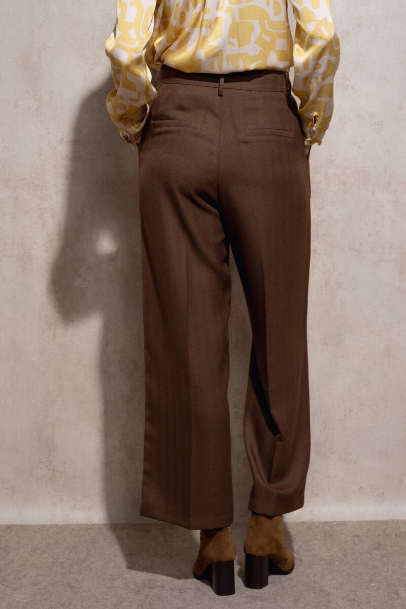 PANTALÓN DE TRAJE FLUIDO COLOR MARRÓN 3